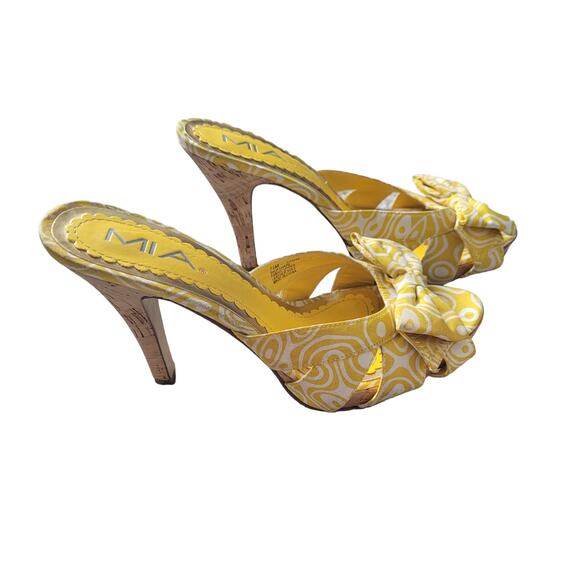 MIA Yellow slip-on heels, sz. 7 1/2 - Picture 5 of 7
